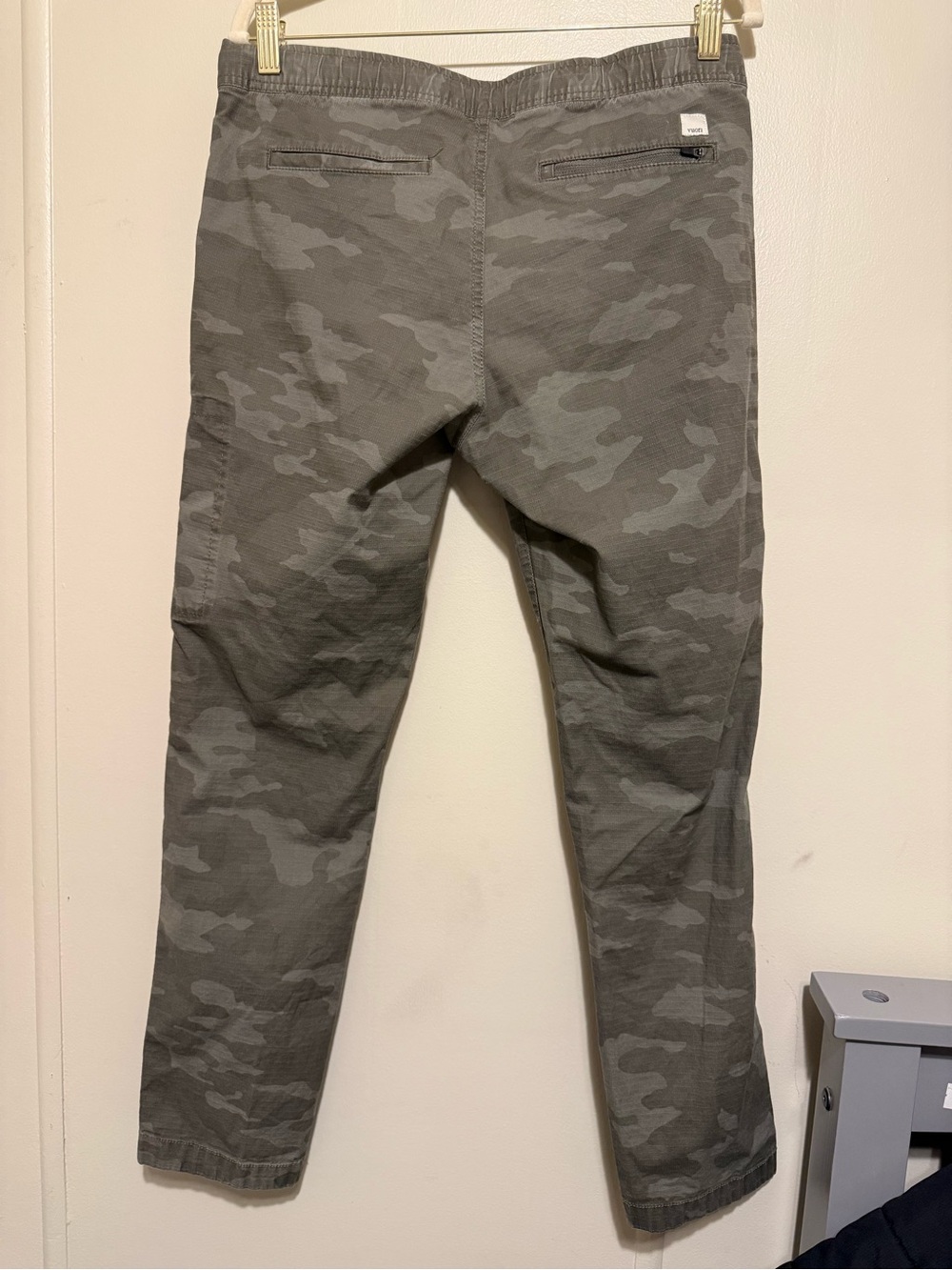 Vuori women’s medium Olive Gray Camo Cargo Pants - Picture 8 of 11